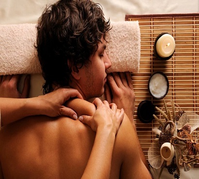 performing deep tissue therapy in sea spa DHA Karachi
